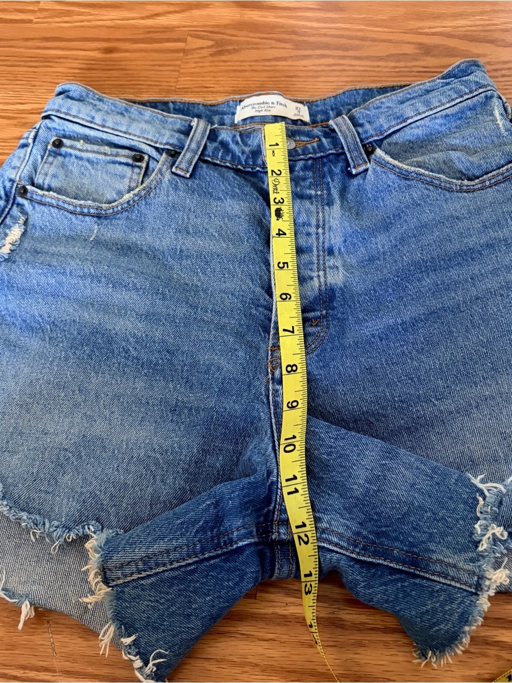 Distressed shorts - Picture 4 of 4